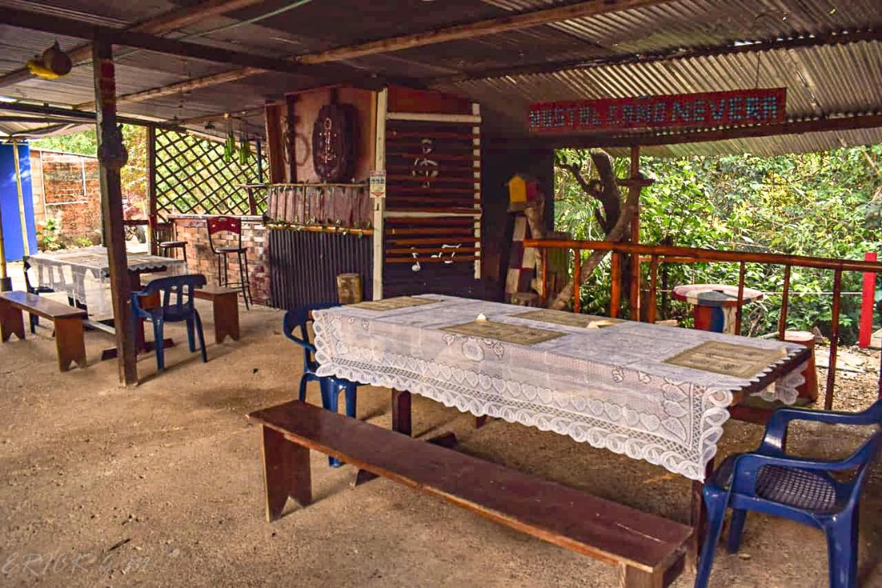 Hostal Cano Nevera La Macarena Bagian luar foto
