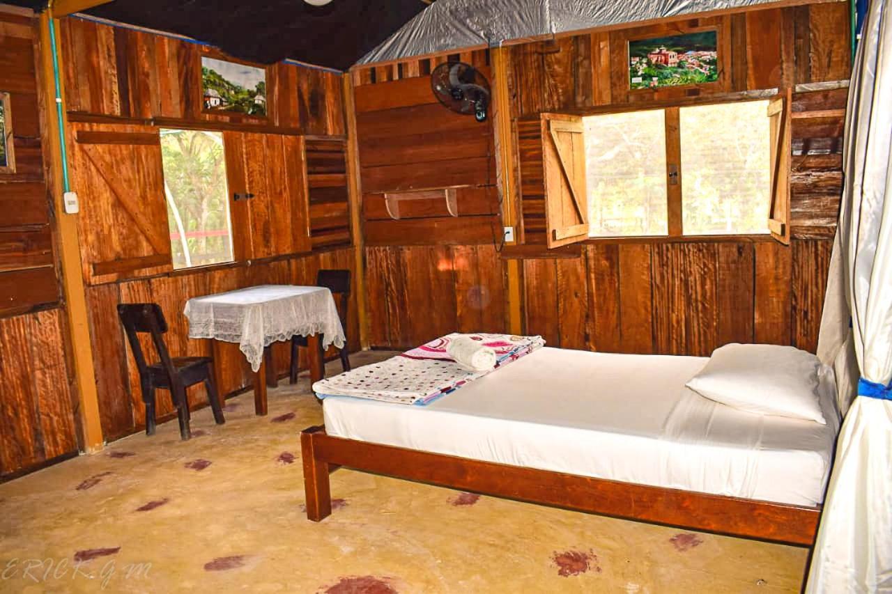 Hostal Cano Nevera La Macarena Bagian luar foto