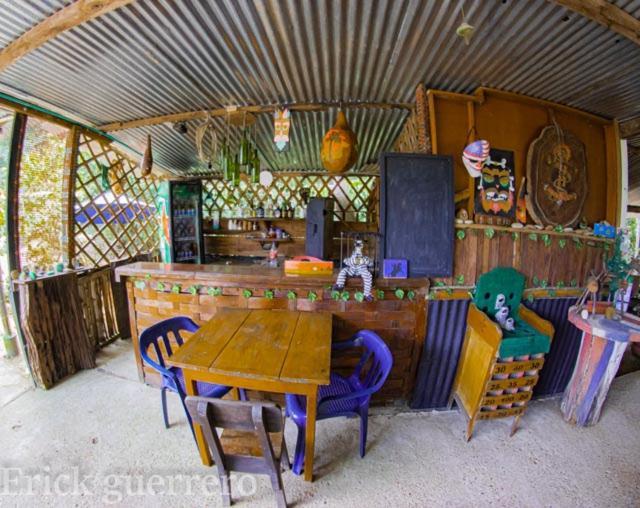 Hostal Cano Nevera La Macarena Bagian luar foto