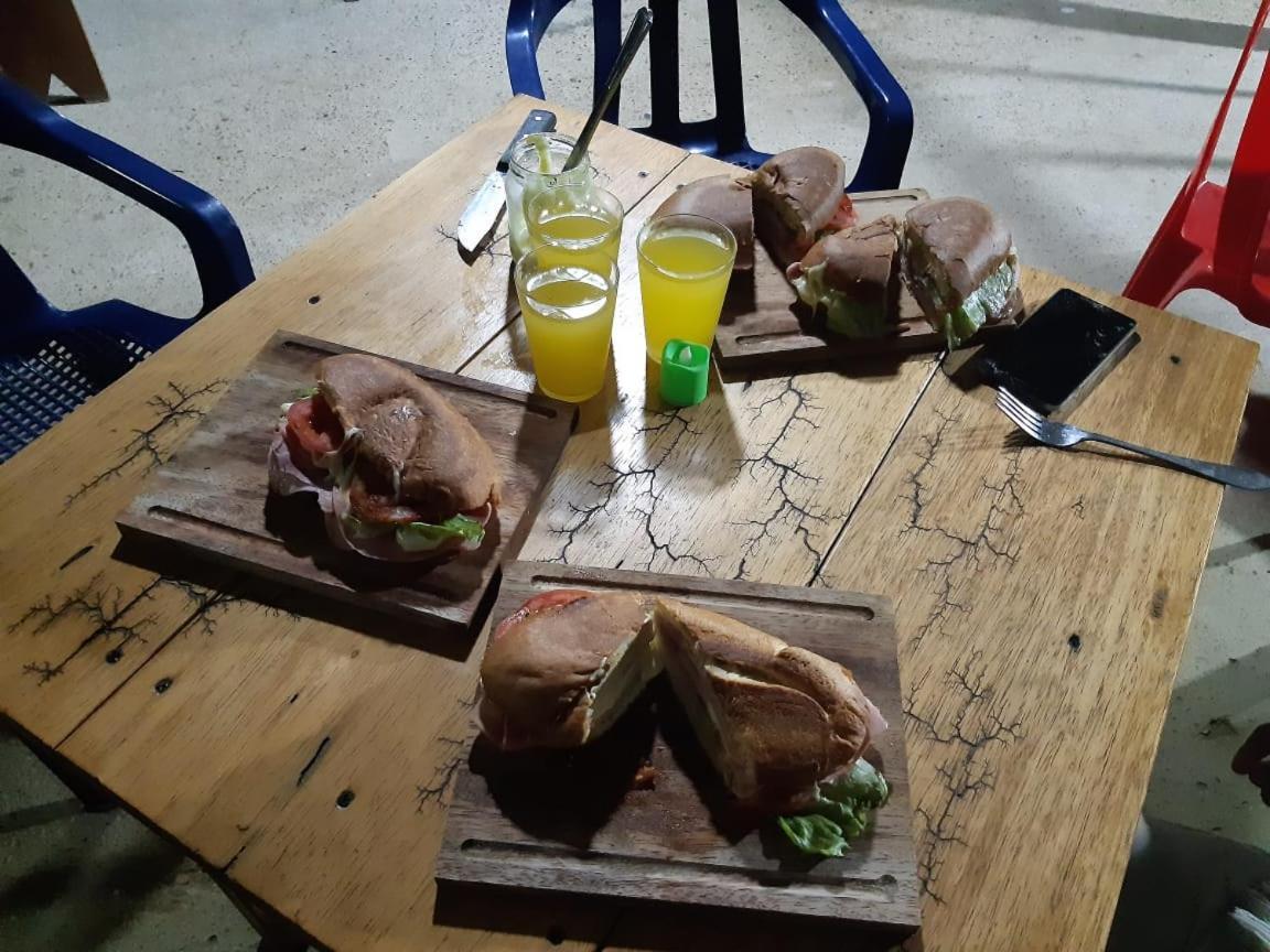 Hostal Cano Nevera La Macarena Bagian luar foto